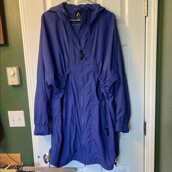 Athleta Allyson Felix TALL Rain Jacket - Picture 3 of 10